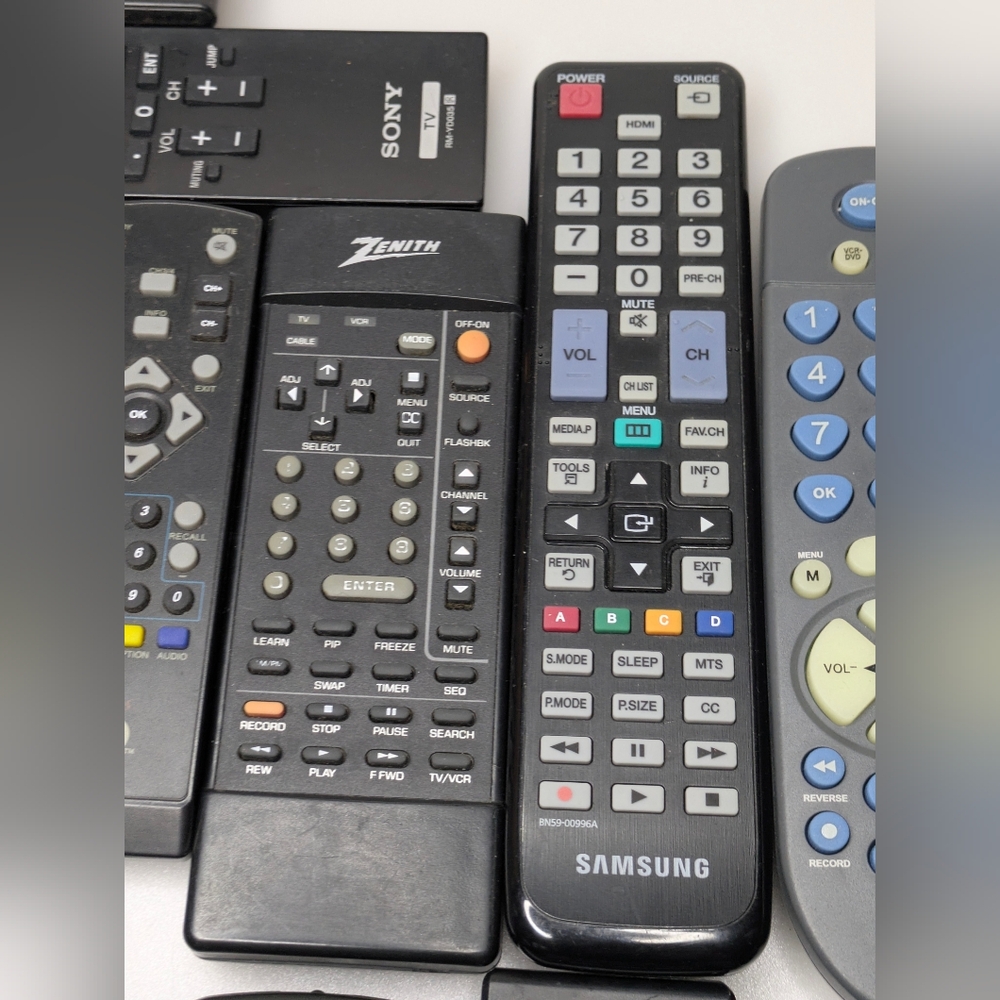 Assorted Remote Control Lot Various Brand, Sony, Hitachi, Mitsubishi, Zenith - Picture 9 of 14
